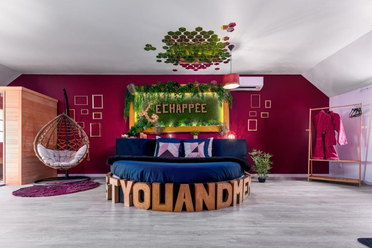 Suite L'Echappee - Maison Romantique - Spa & Sauna Privatif- Pole Dance - Lit Rond Avec Miroir Au Plafond Pezarches 外观 照片