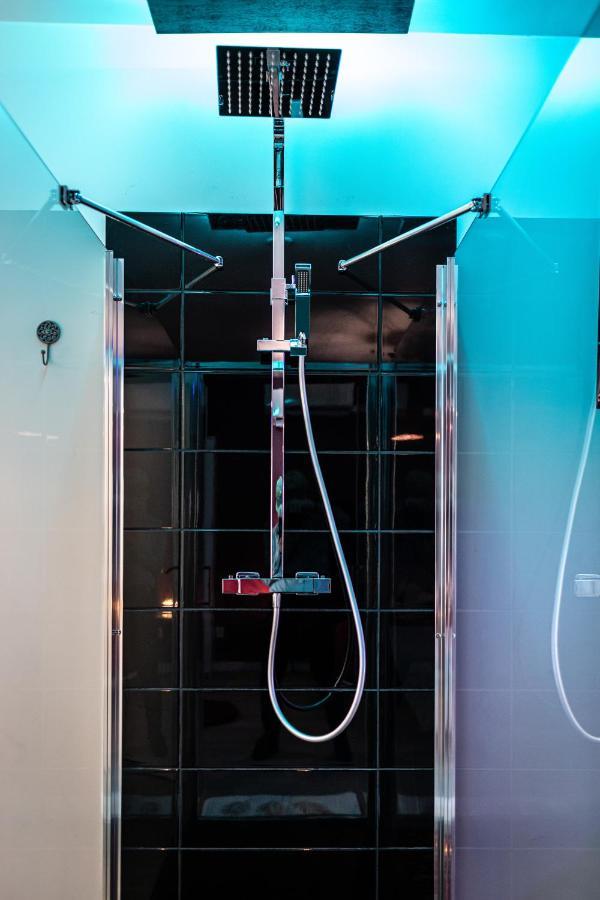 Suite L'Echappee - Maison Romantique - Spa & Sauna Privatif- Pole Dance - Lit Rond Avec Miroir Au Plafond Pezarches 外观 照片