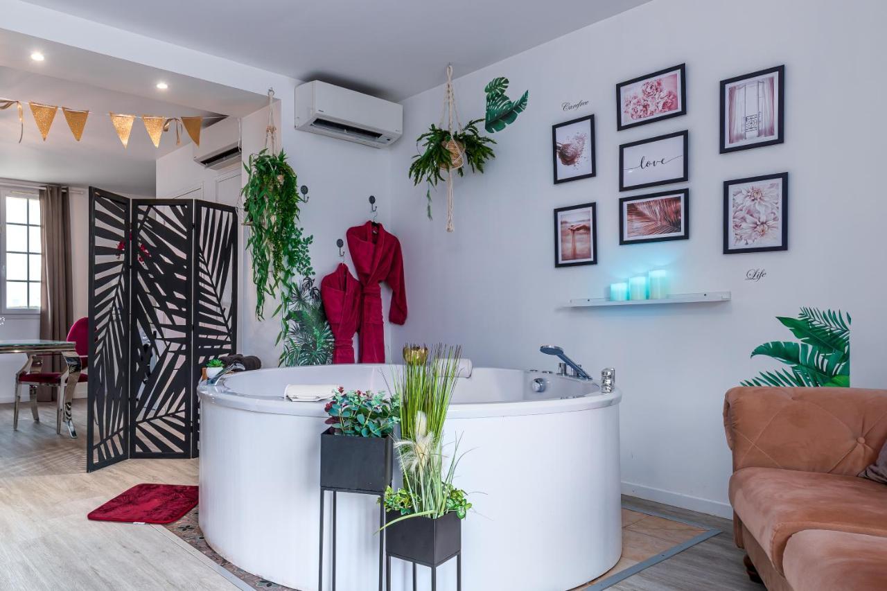 Suite L'Echappee - Maison Romantique - Spa & Sauna Privatif- Pole Dance - Lit Rond Avec Miroir Au Plafond Pezarches 外观 照片