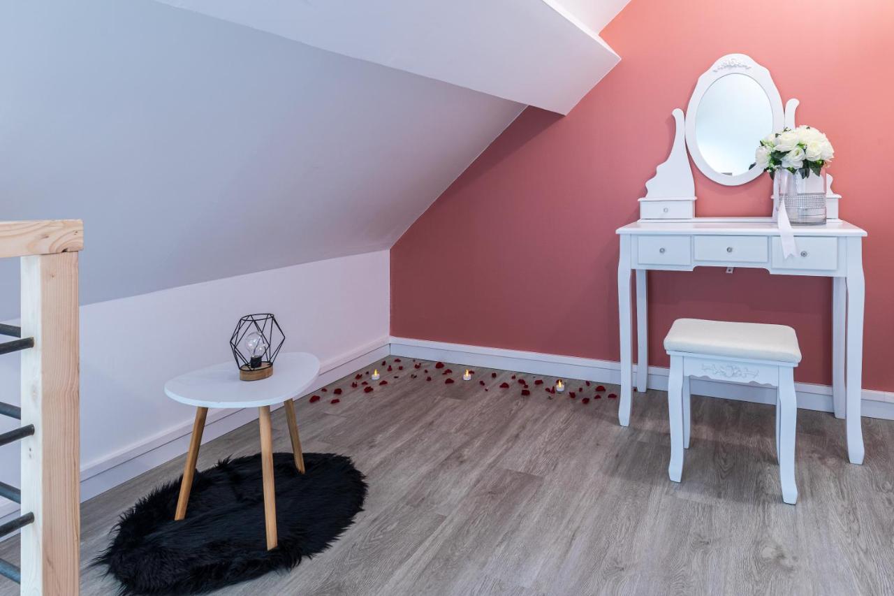 Suite L'Echappee - Maison Romantique - Spa & Sauna Privatif- Pole Dance - Lit Rond Avec Miroir Au Plafond Pezarches 外观 照片