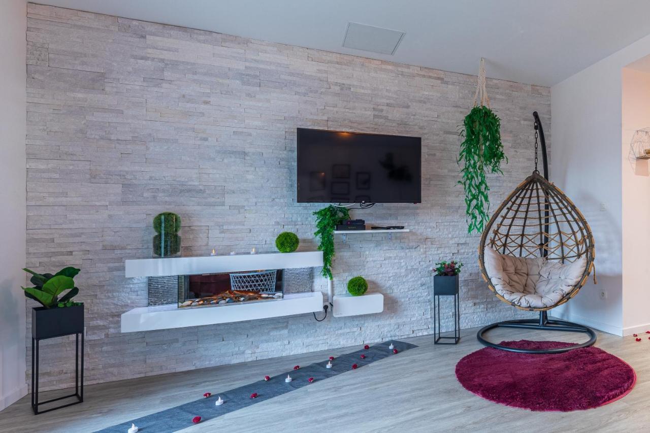 Suite L'Echappee - Maison Romantique - Spa & Sauna Privatif- Pole Dance - Lit Rond Avec Miroir Au Plafond Pezarches 外观 照片